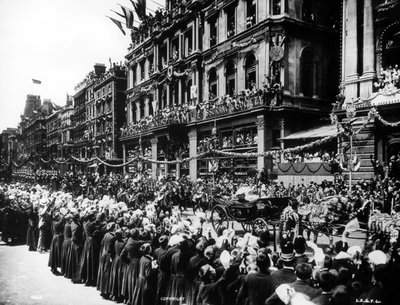 Kutsche von Königin Victoria fährt durch Cheapside während ihrer Diamant-Jubiläumsprozession, 1897 von English Photographer